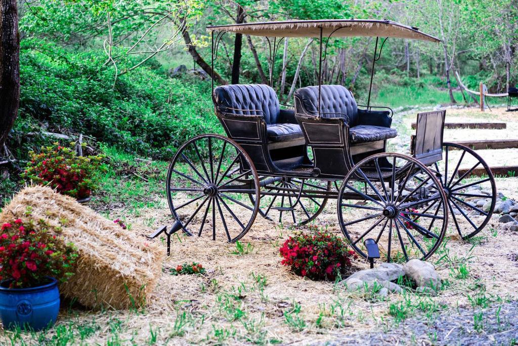 Cozy Wild West Covered Wagon Next To River Грант-Пасс Экстерьер фото